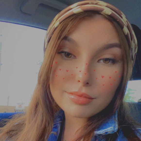 Meet your Posher, Kim - Picture 5 of 5